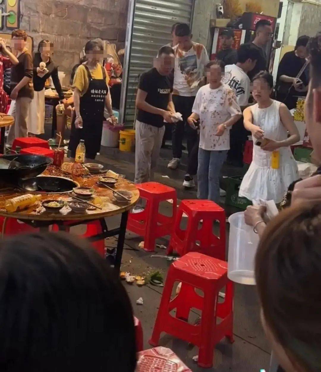 小猫已离世！店主做法被点赞CQ9电子版入口掉进火锅的(图1)